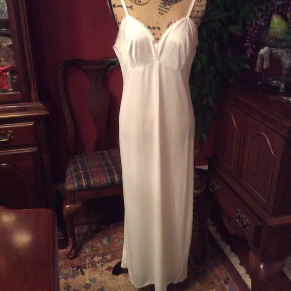 Vanity Fair Other - Vanity Fair long night gown